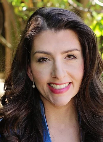 Dr. Aimee Eyvazzadeh